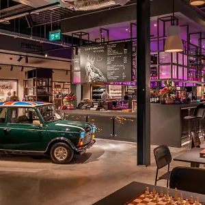 Hotel Moxy London Heathrow Airport, Hounslow